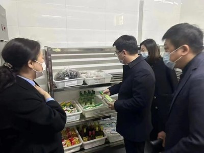 加大督導(dǎo)檢查力度，推動(dòng)食品安全“兩個(gè)責(zé)任”落地落實(shí)