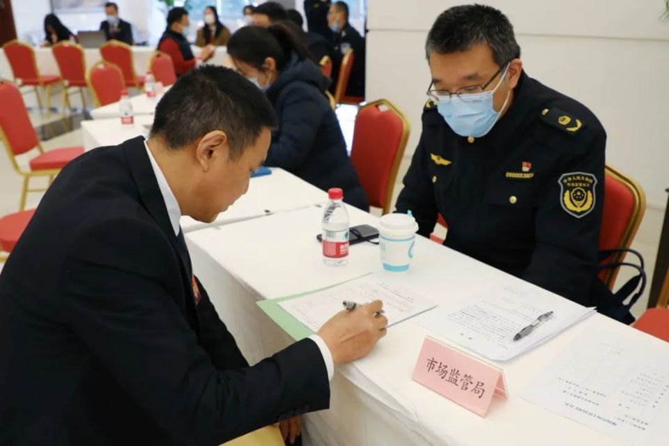 長(zhǎng)寧區(qū)人大代表、政協(xié)委員聚焦食品安全監(jiān)管 回應(yīng)關(guān)切，筑牢防線